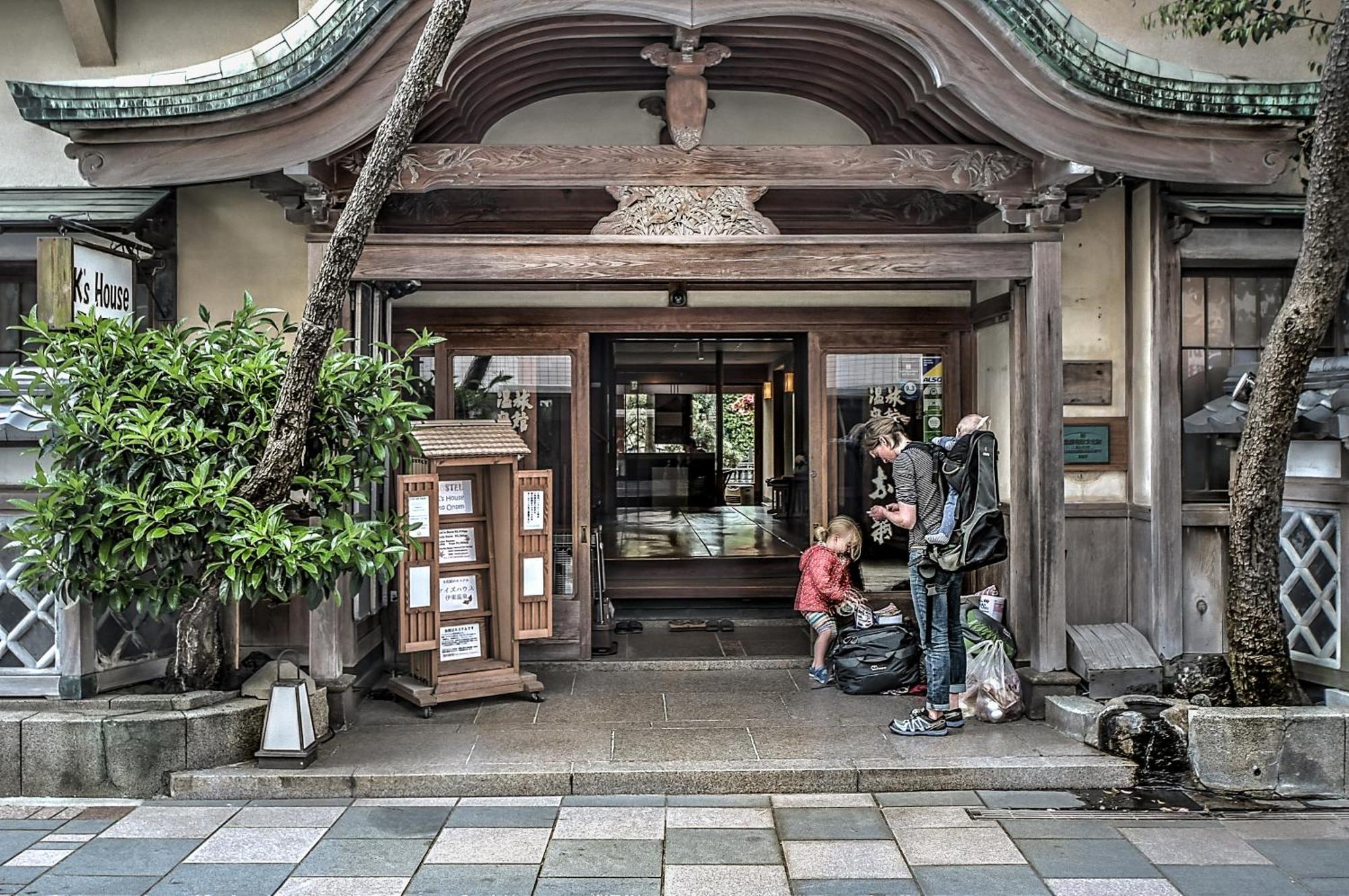 K'S House Ito Onsen - Historical Ryokan Hostel Екстер'єр фото