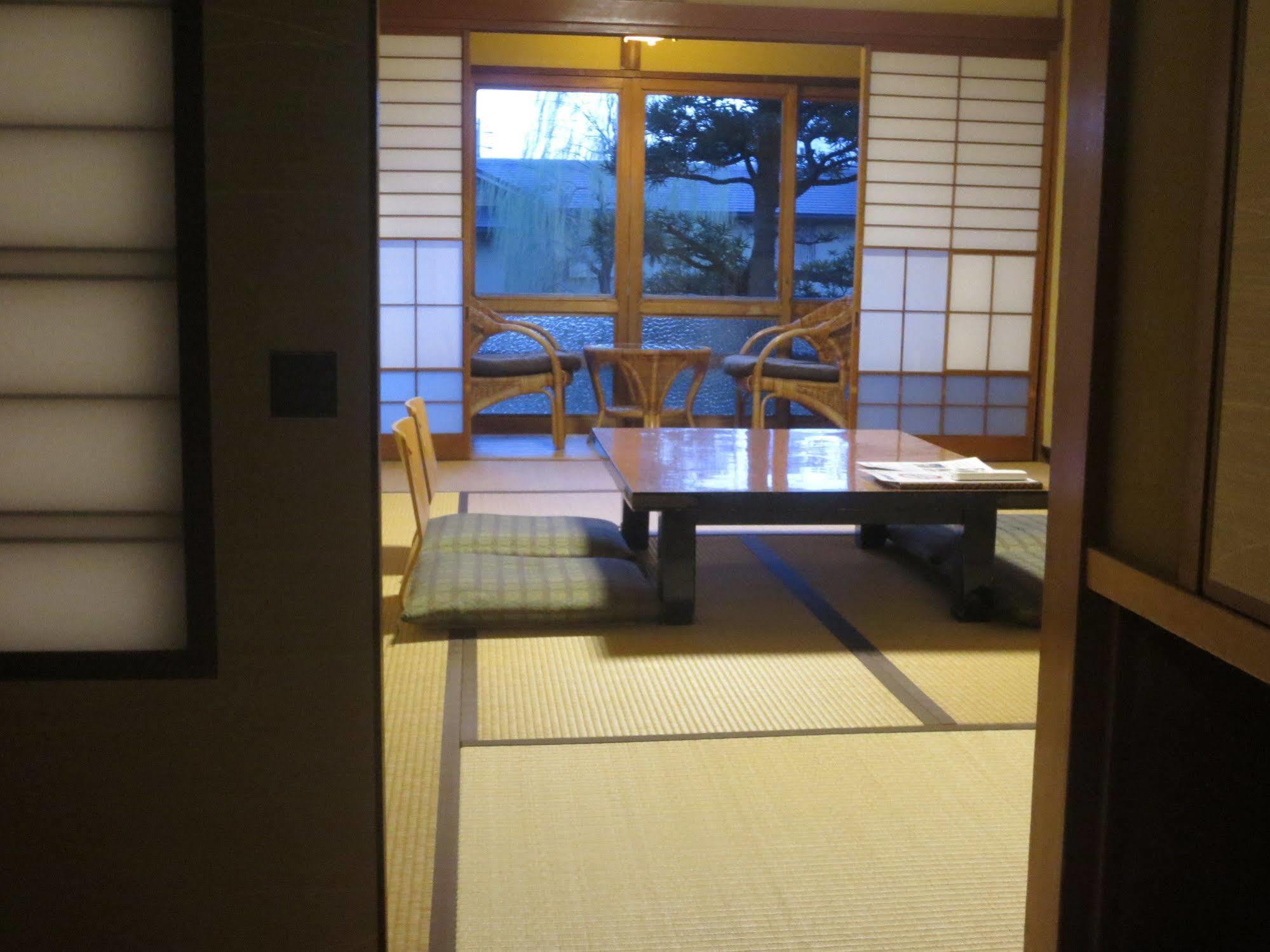 K'S House Ito Onsen - Historical Ryokan Hostel Екстер'єр фото