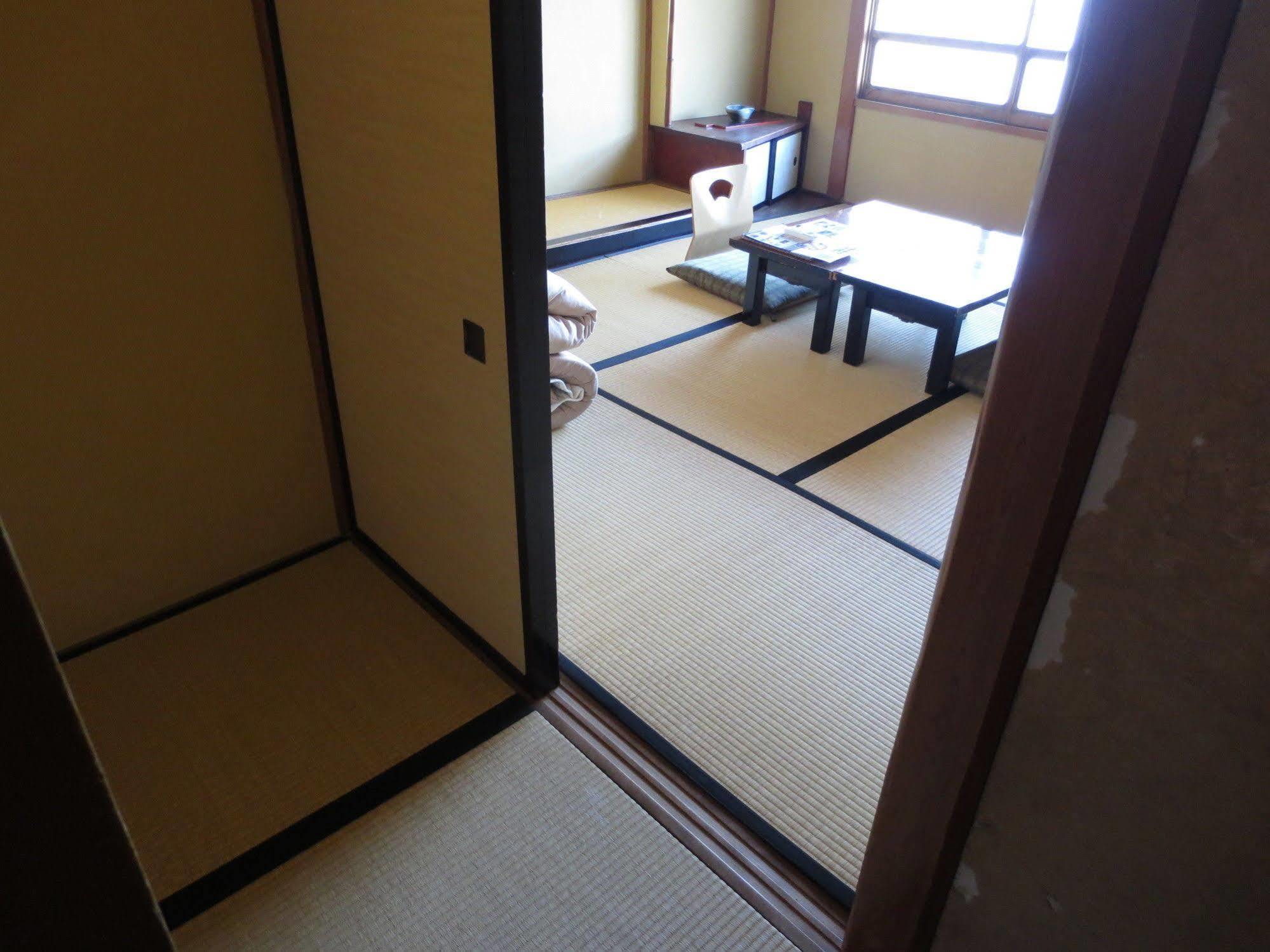 K'S House Ito Onsen - Historical Ryokan Hostel Екстер'єр фото